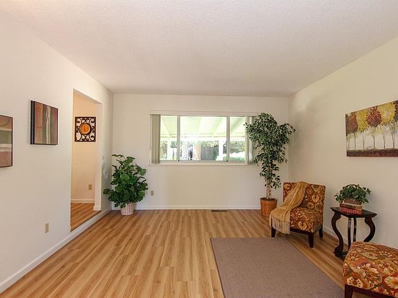 3rd image of 6228 Hilltop Dr