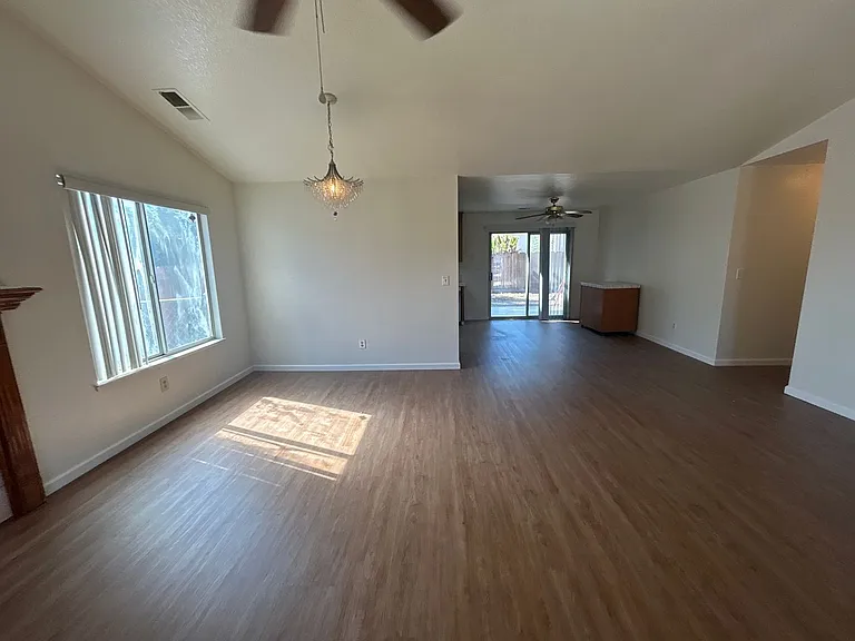 1589 Joett Dr — Photo 2