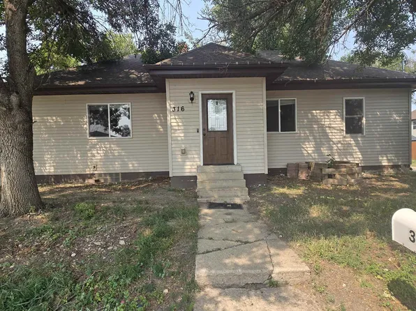 316 5th Ave NW, Minot, ND 58703