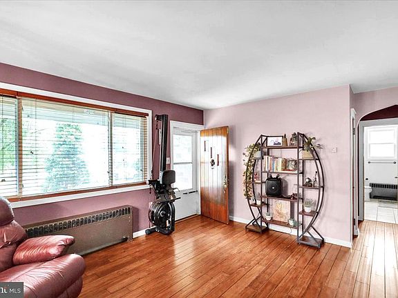 4th image of 130 W 38th St