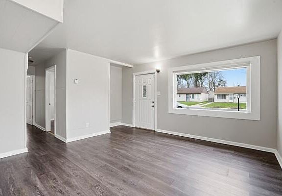 2nd image of 2733 Central Dr