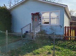 55 Calhoun St, Springfield, MA 01107