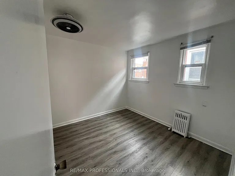3210 Lake Shore Blvd W #2 — Photo 5
