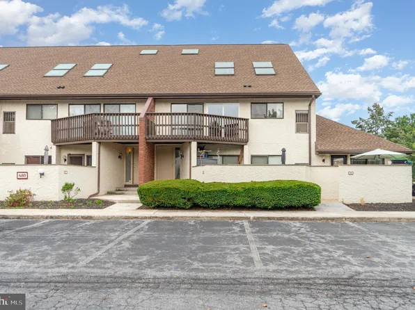 680 Geneva Dr APT 7, Mechanicsburg, PA 17055