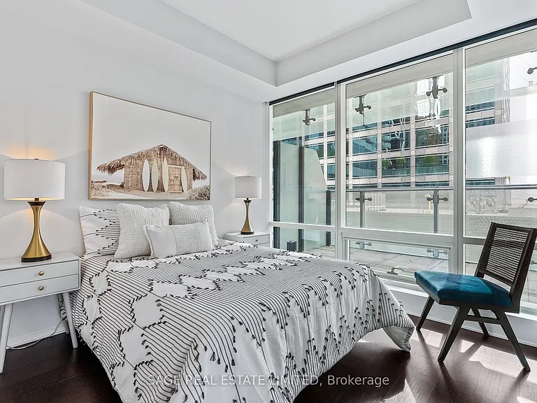 1 Bloor St E #510 — Photo 15