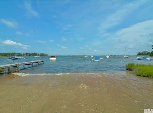 19 Hildreth Rd S, Hampton Bays, NY 11946