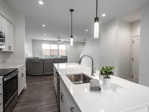 2nd image of 822 7th St