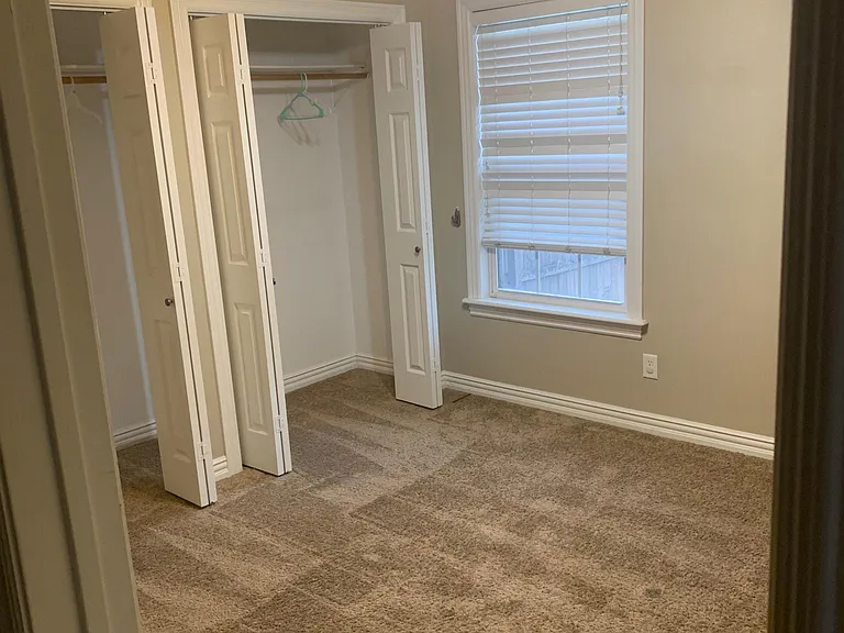 2603 SW 8th St — Photo 11