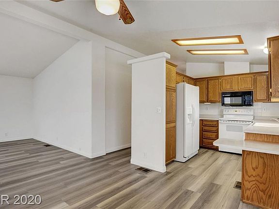 3rd image of 596 Lake Michigan Ln