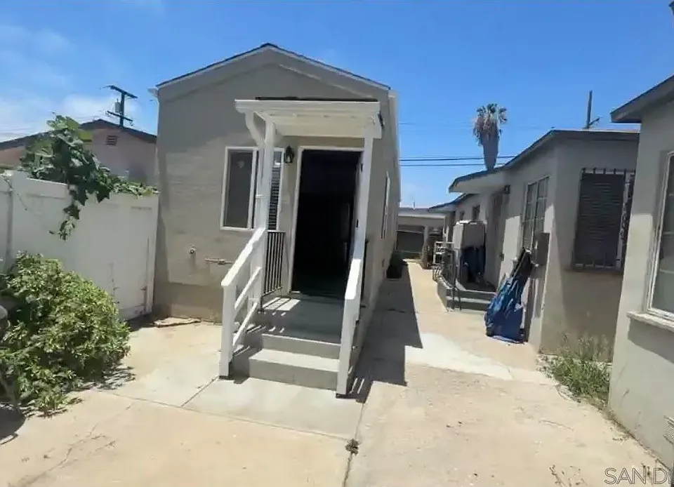 3772 Menlo Ave