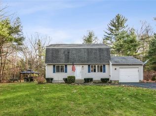 8 Ridley Ln, Hope Valley, RI 02832