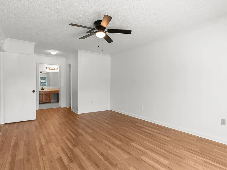 110 Charles Dr — Photo 12