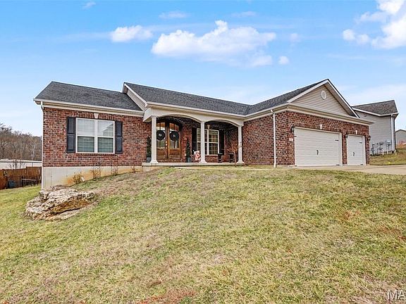 2nd image of 1702 Springbrook Dr
