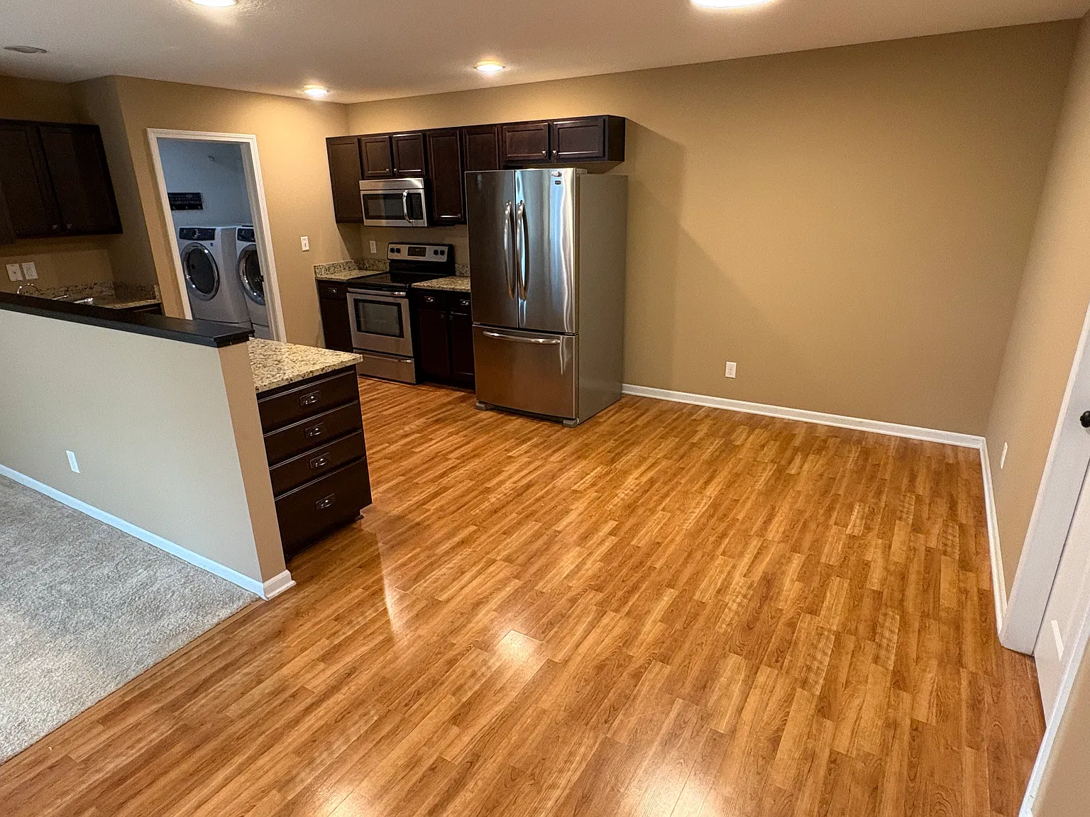 3 bed, 1927 sqft, $1,800 — Photo 4