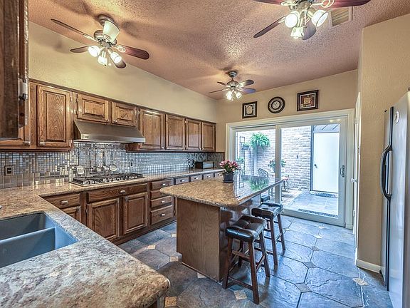 5th image of 830 Fleetwood Place Dr