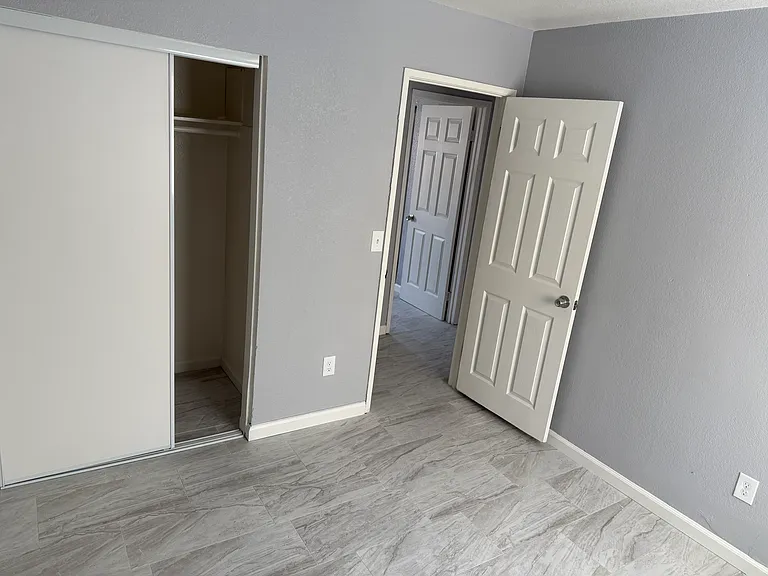 2255 E Sunrise Ln #B — Photo 28
