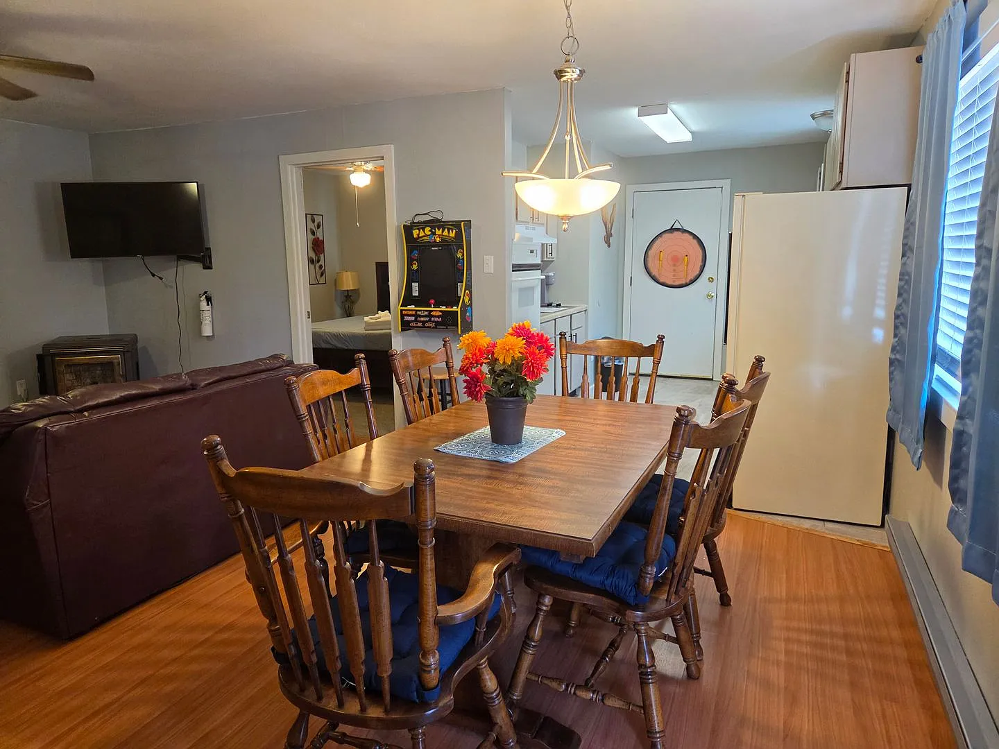 Two Bedroom Home With Views! — Photo 4