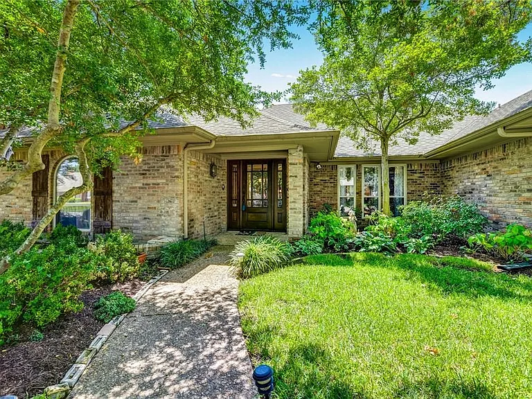 3612 Cross Bend Rd — Photo 3