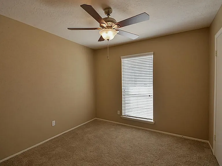 5831 Culross Close — Photo 14