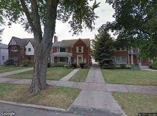 949 Harcourt Rd, Grosse Pointe Park, MI 48230