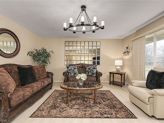 4th image of 146 Timberlane Dr