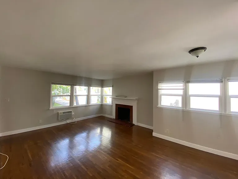 5418 Carlton Way #4 — Photo 1