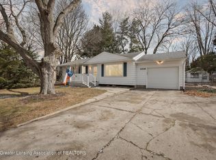 2816 Memory Ln, Lansing, MI 48911