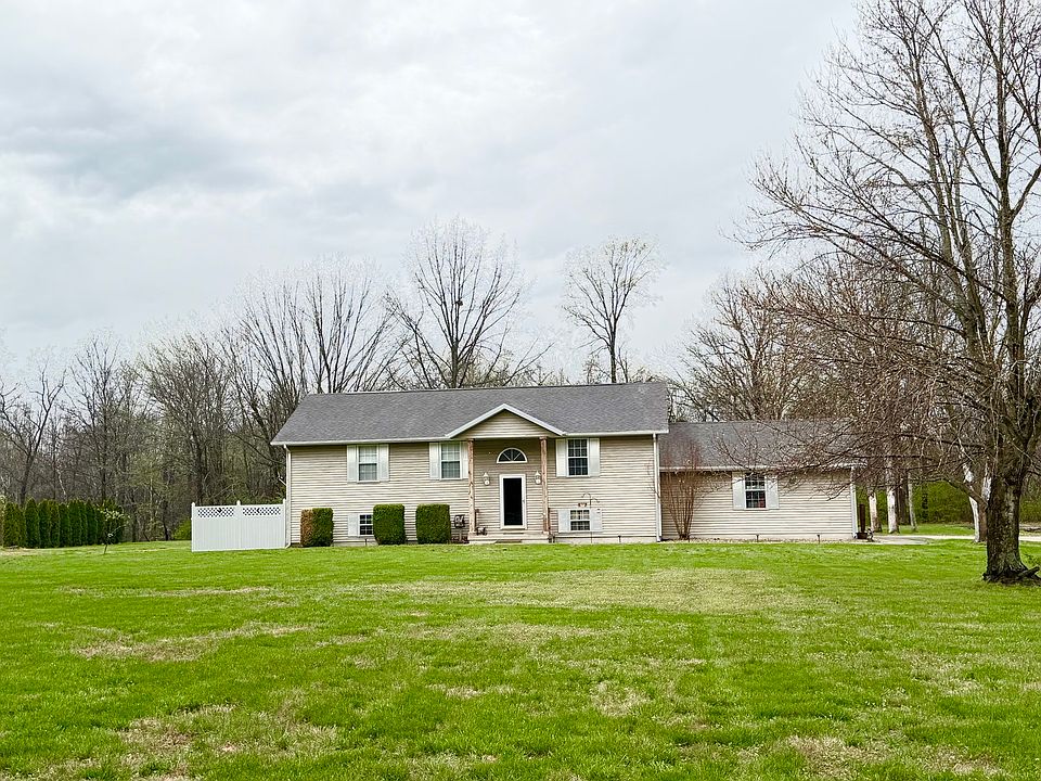 1st image of 658 Deerfield Rd