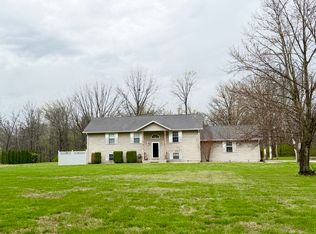 658 Deerfield Rd, Walnut Hill, IL 62893
