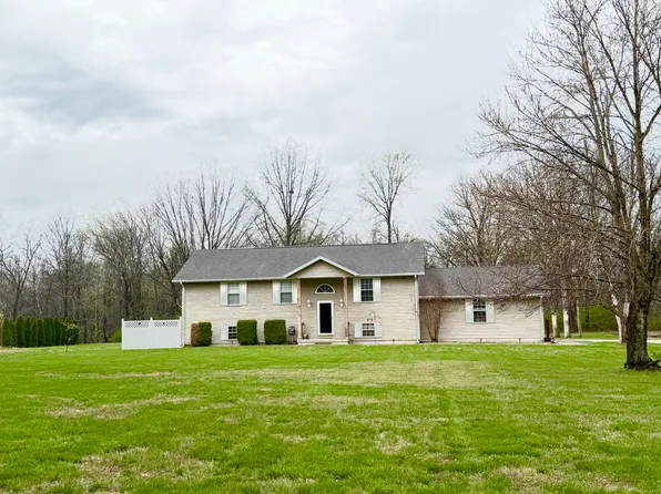 658 Deerfield Rd, Walnut Hill, IL 62893