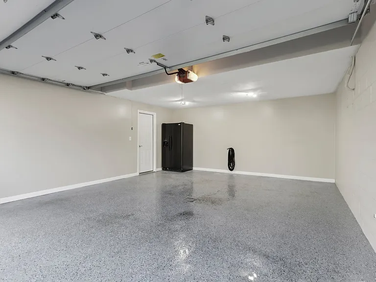 103 Lakeview Ct — Photo 43
