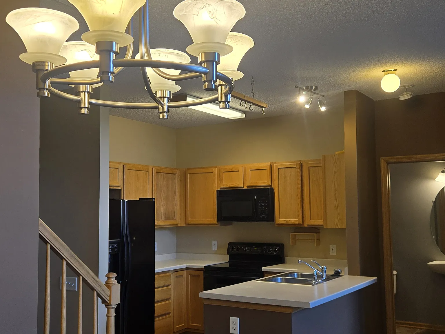 2 bed, 1688 sqft, $2,185 — Photo 2