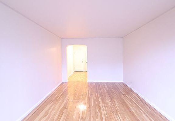 2nd image of 9811 Queens Blvd #5C