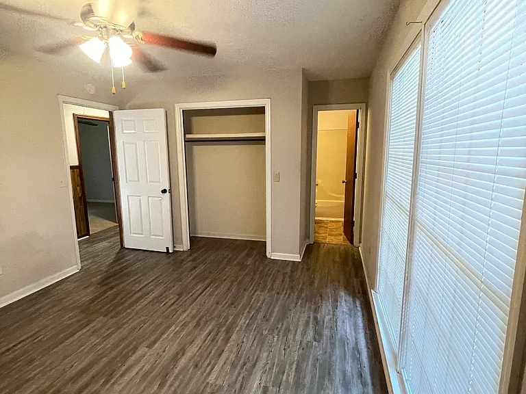 817 Robin Hood Trl — Photo 42
