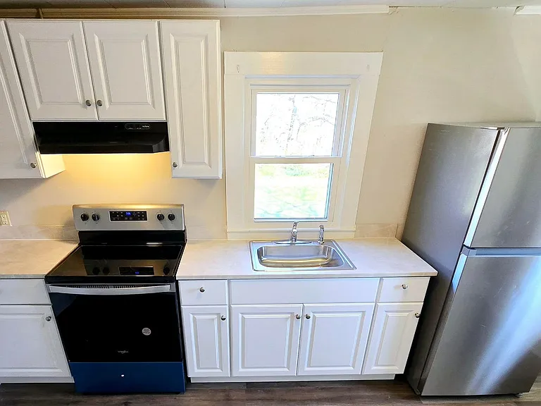 511 Cummings St #D — Photo 2