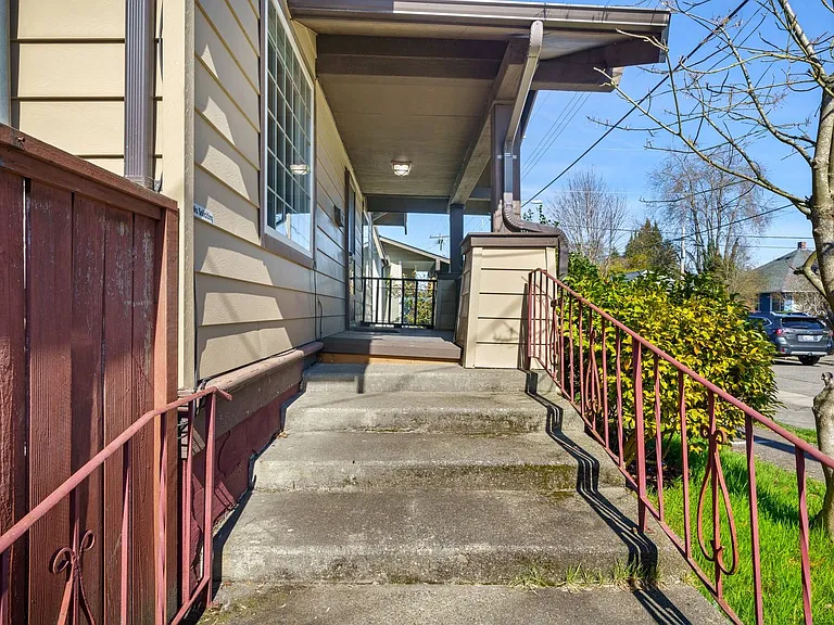 709 McKenzie Ave — Photo 38