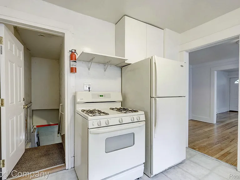 243 W Webster St — Photo 4