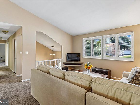 5th image of 146 Holly Cir