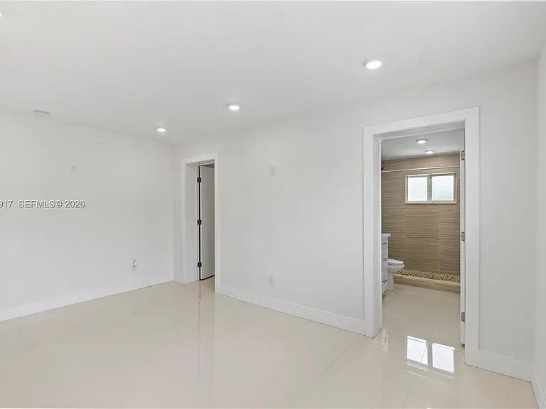 10501 SW 53rd St — Photo 29