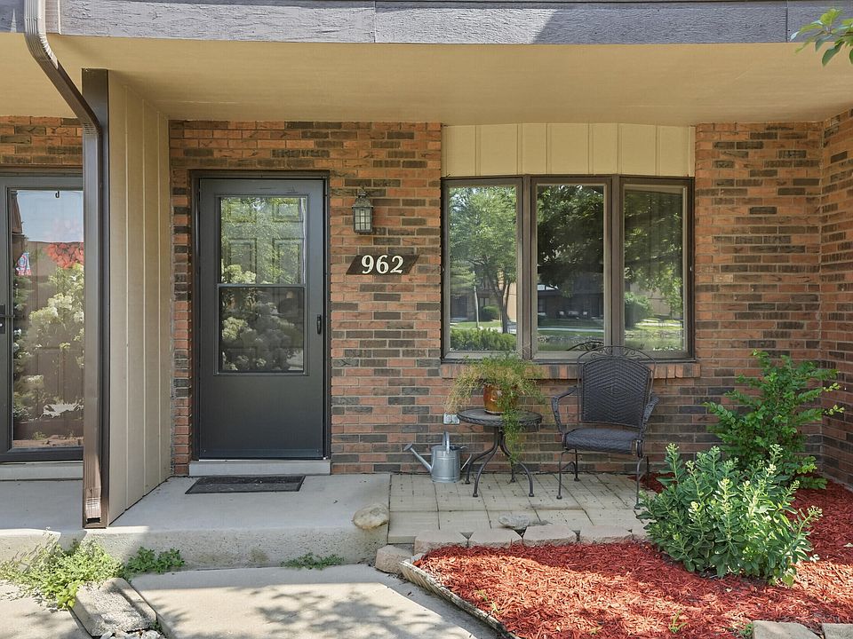 1st image of 962 Jordan Cir