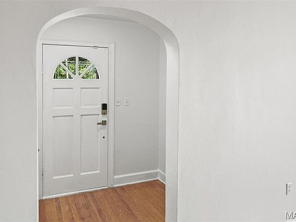 5th image of 209 N 14th St