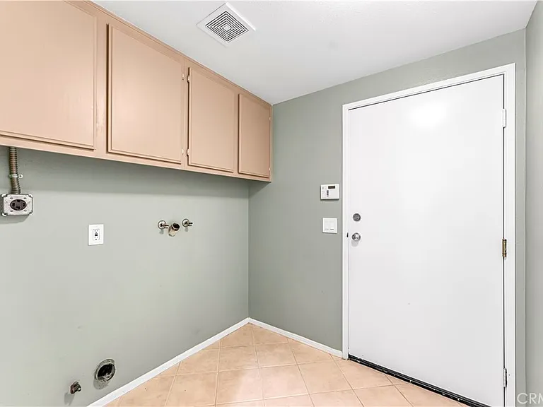 304 Birch Grv — Photo 17