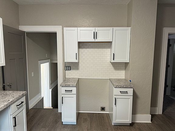 KITCHEN/STOVE AREA
