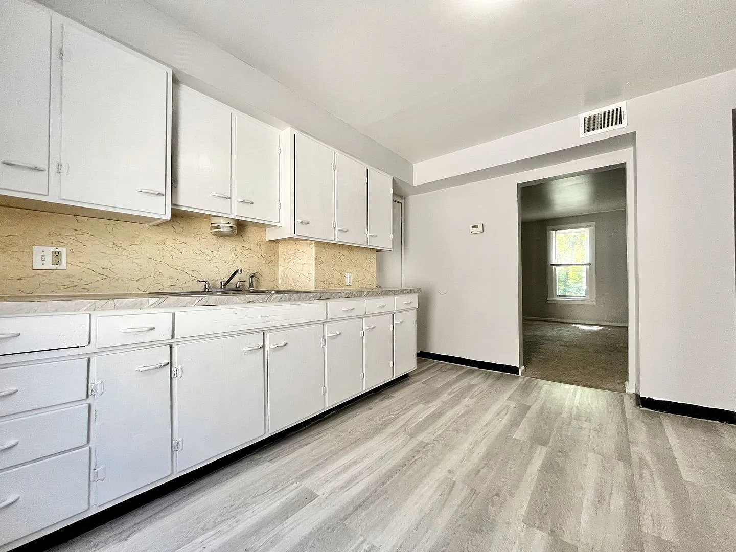 1 bed, 1.0 bath, $750 — Photo 3