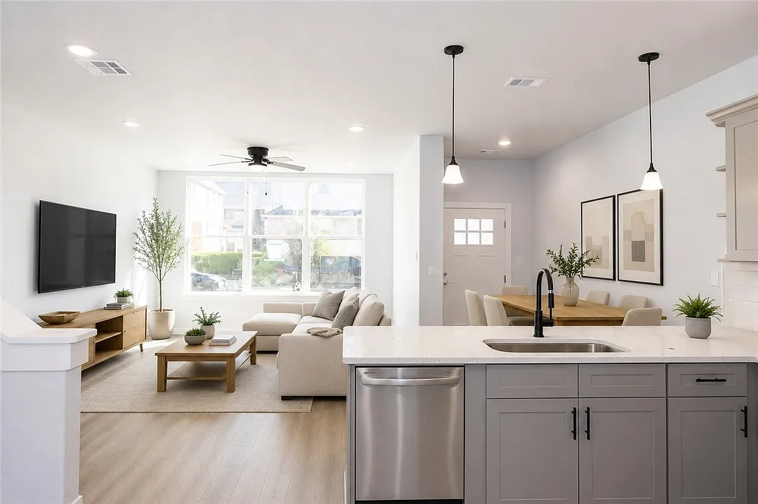 4 bed, 4.5 bath, 1858 sqft, $2,288 — Photo 4