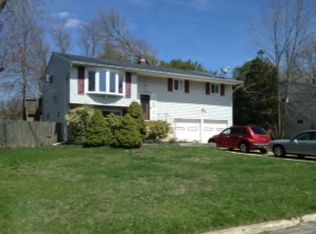 103 Harrisburg St, Bay Shore, NY 11706