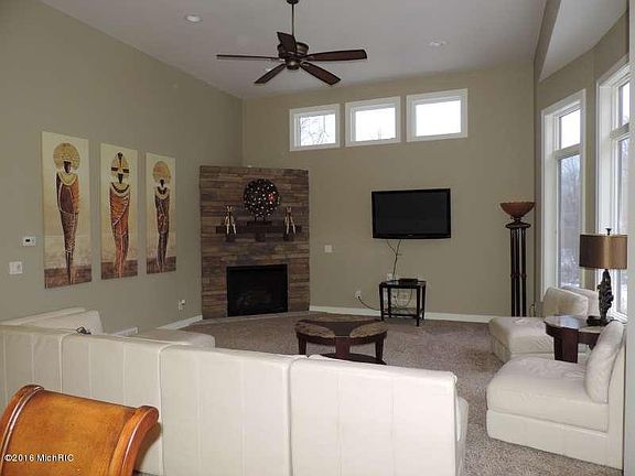 3rd image of 986 Ashlee Ct