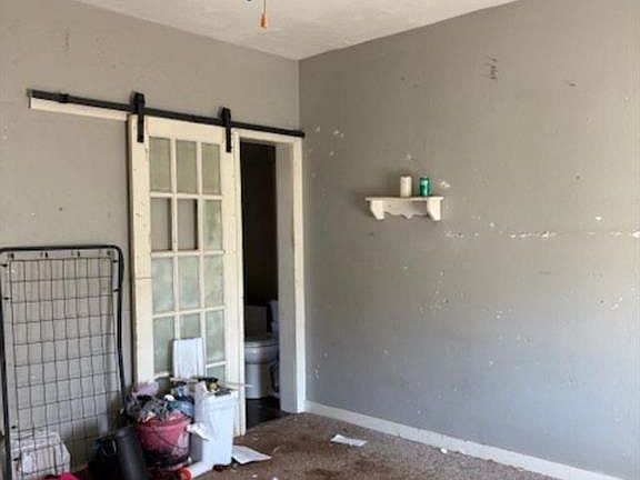 5th image of 601 E South St