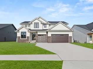 295 NW Red Oak Dr, Waukee, IA 50263