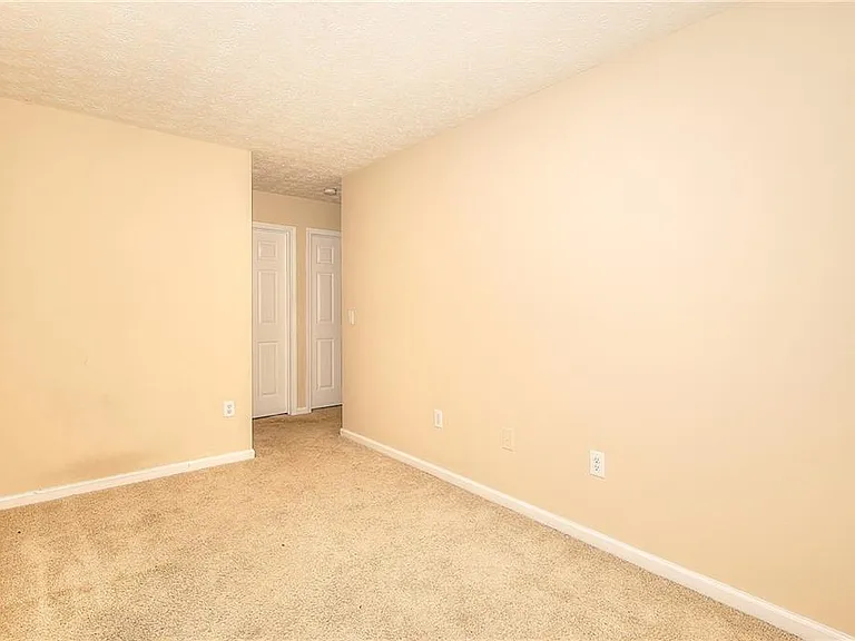453 Tara Commons Cir — Photo 29